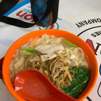 Photo taken at L32 手工面 Hand Made Noodles by Pheobe T. on 1/10/2020