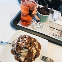 Photo taken at Cinnabon by Koks p. on 5/13/2018