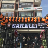 Foto tomada en Sakallı Burger&amp;Coffee  por Buket E. el 3/17/2018