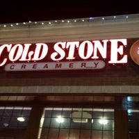 Photo taken at Cold Stone Creamery by Guina S. on 11/28/2013