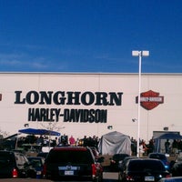 Снимок сделан в Longhorn Harley-Davidson пользователем Raine D. 11/17/2012
