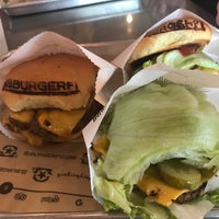 7/15/2017 tarihinde Kristen S.ziyaretçi tarafından BurgerFi'de çekilen fotoğraf