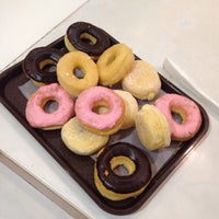 Photo taken at Mister Donut by Benzkrit on 12/1/2016