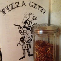 12/6/2012 tarihinde Casey C.ziyaretçi tarafından Pizza Getti'de çekilen fotoğraf