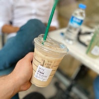 Photo taken at Starbucks by Serkan CUŞKUN on 8/15/2022