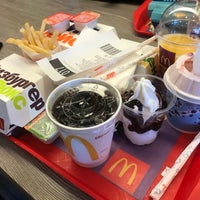 Photo taken at McDonald&amp;#39;s by Павел Д. on 4/5/2018