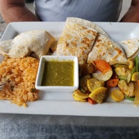 Foto tomada en La Fiesta Mexican Restaurant  por Katie K. el 5/31/2017