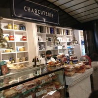 Foto scattata a Gourmand Food Hall da .jpg il 2/5/2022