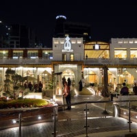 Foto diambil di Orient Pearl Restaurant oleh مطعم لؤلؤة الشرق pada 9/24/2014
