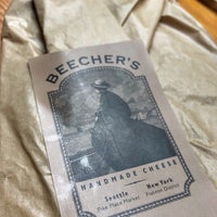 10/9/2021 tarihinde Sandra G.ziyaretçi tarafından Beecher&amp;#39;s Handmade Cheese'de çekilen fotoğraf
