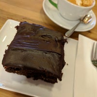 2/6/2018 tarihinde Ronnie R.ziyaretçi tarafından KATJES Café Grün-Ohr'de çekilen fotoğraf