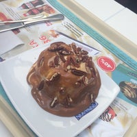 Photo taken at Cinnabon by Angelins_a on 8/29/2016
