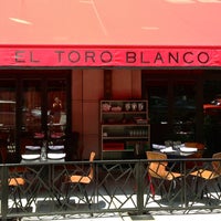 Foto tirada no(a) El Toro Blanco por The Corcoran Group em 7/18/2013
