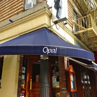 รูปภาพถ่ายที่ Opal Bar &amp;amp; Restaurant โดย The Corcoran Group เมื่อ 7/1/2013