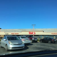 Photo taken at Raley&amp;#39;s by Eric J. on 5/12/2018