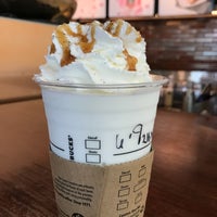 Photo taken at Starbucks by FeeLaLeum on 4/16/2018