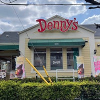 Photo taken at Denny&amp;#39;s by 酔涼 on 4/3/2021