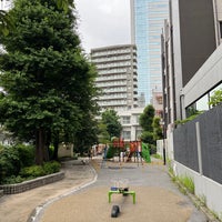 Photo taken at Meguro Ginza Children&amp;#39;s Park by Satoken on 6/9/2023