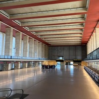 Photo taken at Ankunftshalle Flughafen Tempelhof by Martin S. on 4/30/2023