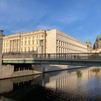 Photo taken at Rathausbrücke by Martin S. on 10/17/2022