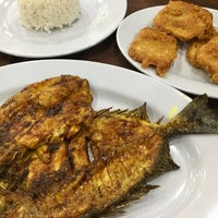 Photo taken at Sandjaja Seafood &amp;amp; Ayam Bakar Kalasan by Eliza C. on 7/30/2017