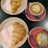 7/13/2023 tarihinde Alisa S.ziyaretçi tarafından Supremo Kaffeerösterei &amp;amp; Café'de çekilen fotoğraf