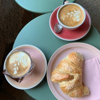 10/23/2023 tarihinde Alisa S.ziyaretçi tarafından Supremo Kaffeerösterei &amp;amp; Café'de çekilen fotoğraf