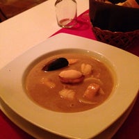 Foto diambil di Peter&#39;s Restaurante oleh Aarón G. pada 11/23/2014