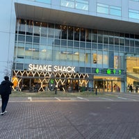 Photo taken at Shake Shack by i k. on 11/16/2023