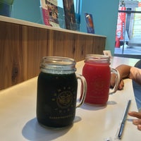 Photo taken at sunshine juice jiyugaoka by Take S. on 8/12/2016