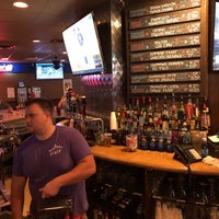 Foto tomada en Rack &amp;amp; Helen&amp;#39;s Bar and Grill  por Eric K. el 6/30/2018