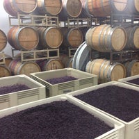 Das Foto wurde bei San Pasqual Winery Tasting Room von Andrew Vino50 Wines am 10/6/2013 aufgenommen