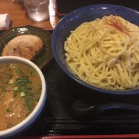 Photo taken at 麺屋 一本気 by ゲロリンサッポー清水 on 10/16/2015