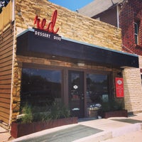 Foto scattata a Red Dessert Dive &amp;amp; Coffee Shop da Red Dessert Dive &amp;amp; Coffee Shop il 9/30/2014