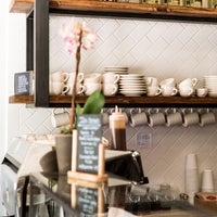 Foto scattata a Red Dessert Dive &amp;amp; Coffee Shop da Red Dessert Dive &amp;amp; Coffee Shop il 9/30/2014