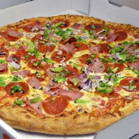 Das Foto wurde bei Sammy&amp;#39;s Pizza von Gina B. am 11/8/2014 aufgenommen
