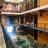 Снимок сделан в Hotel Misión Colonial San Cristóbal пользователем Pau B. 9/8/2017
