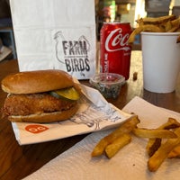 Foto scattata a Farm Burger da Carlton M. il 11/17/2022