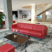 Photo taken at Hilton Geneva Hotel &amp;amp; Conference Centre by Vreni N. on 9/18/2022