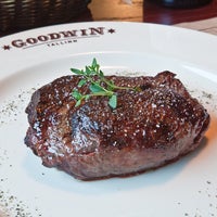 4/22/2015 tarihinde GOODWIN Steak Houseziyaretçi tarafından GOODWIN Steak House'de çekilen fotoğraf