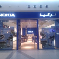 Foto tomada en NOKIA Store  por Mohamed Y. el 10/17/2012