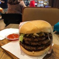 Photo taken at Fatburger by Sergey F. on 9/28/2018