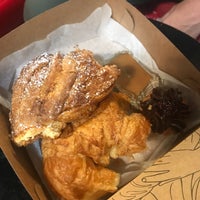 Photo taken at Amelie&amp;#39;s French Bakery — Uptown by Louise C. on 7/20/2019