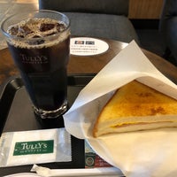 Photo taken at Tully&amp;#39;s Coffee by かっちゃん on 10/19/2020