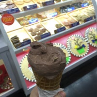 Photo taken at Marble Slab Creamery by Jacquelin V. on 5/27/2015