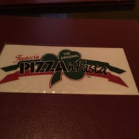 3/25/2017 tarihinde Sammy H.ziyaretçi tarafından Pizza &amp;amp; Pasta'de çekilen fotoğraf