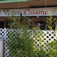 10/4/2014 tarihinde Vegan Cuisineziyaretçi tarafından Vegan Cuisine'de çekilen fotoğraf