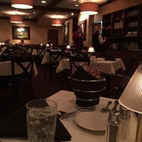 Das Foto wurde bei Kreis&#39; Steakhouse von Jean W. am 6/14/2015 aufgenommen