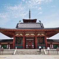 Photo taken at Shitenno-ji Temple by IKA ち. on 5/28/2015