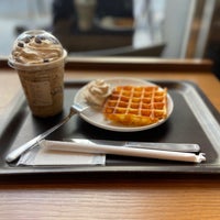 Photo taken at Starbucks by Aoi on 10/18/2021